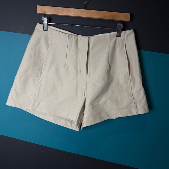 lululemon athletica High Waist Cream Shorts - Picture 2 of 11